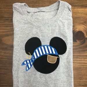 Grey T-shirt w/pirate Mickey